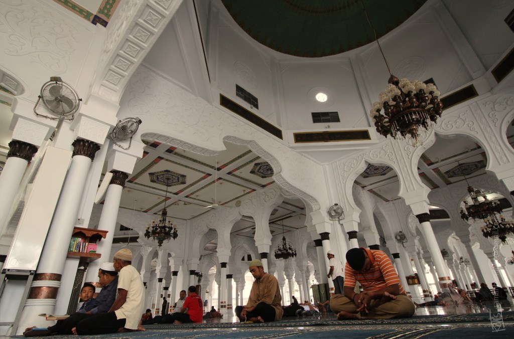 Suasana Dzuhur di Bulan Ramadan di Mesjid Baiturrahman Banda Aceh